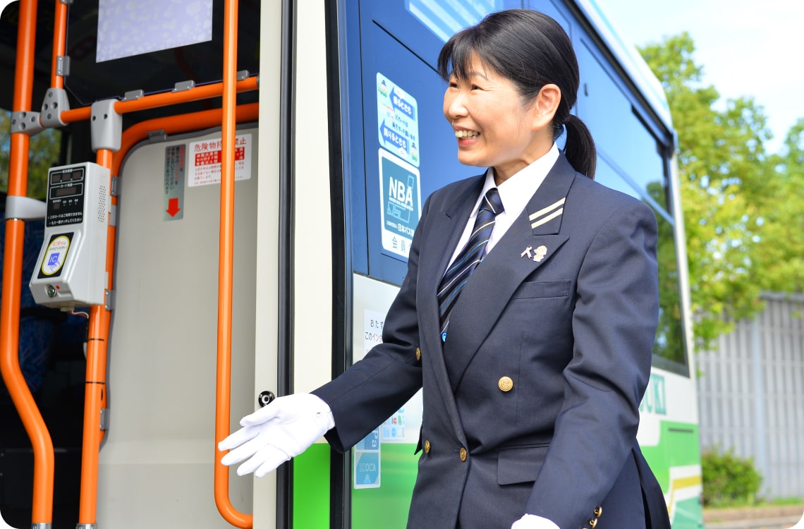 お客様をご案内する乗務員の画像