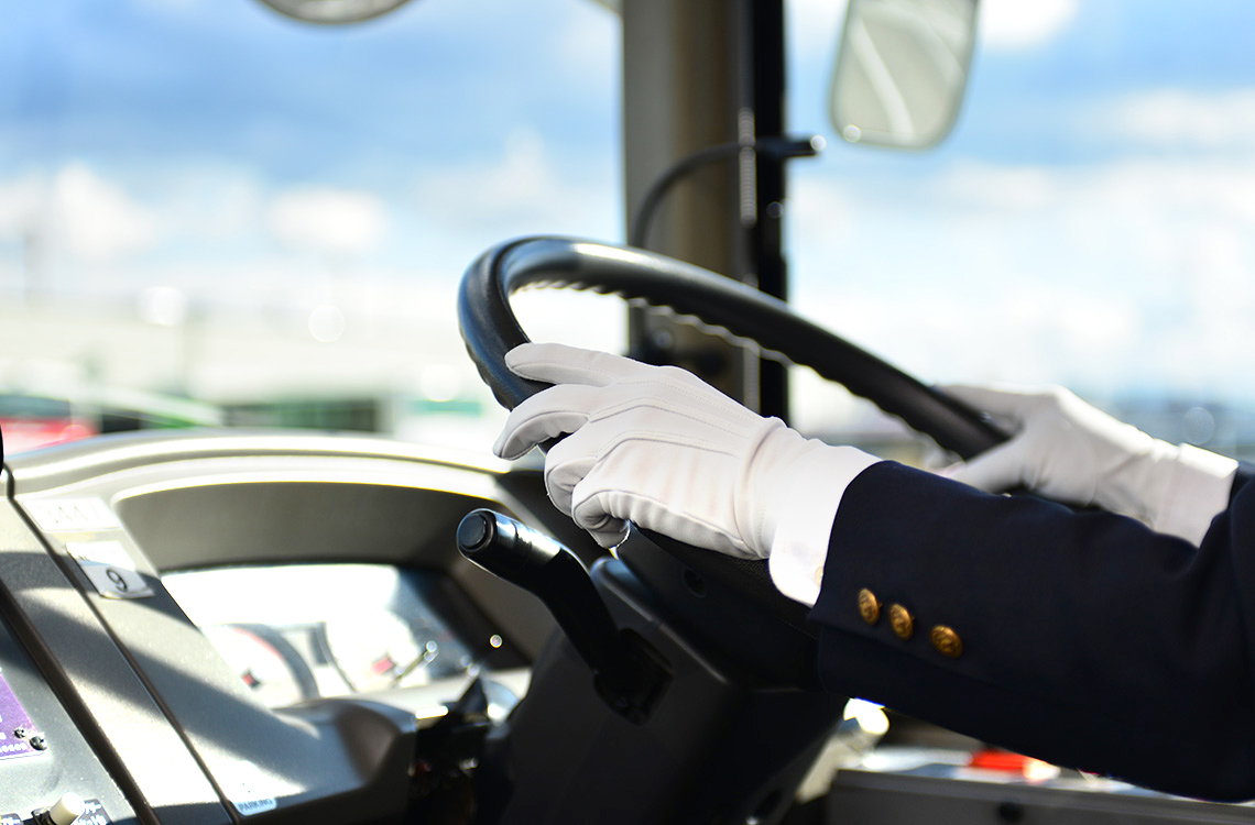 バス運転席の画像