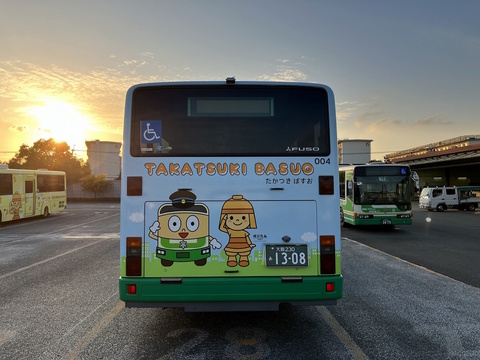 芝生営業所のたかつきばすお号「1308」の写真