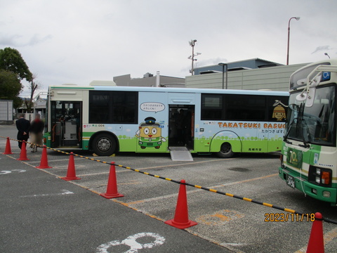 車両見学の様子