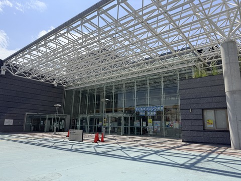 市民プールエントランス
